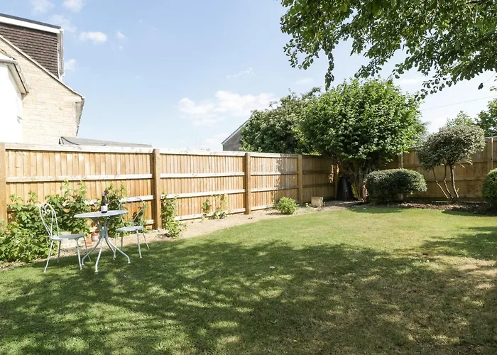 16 Mythern Meadow
