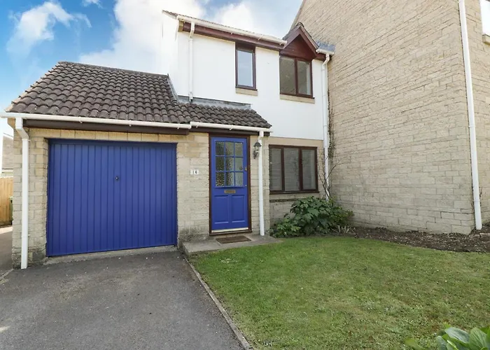 16 Mythern Meadow