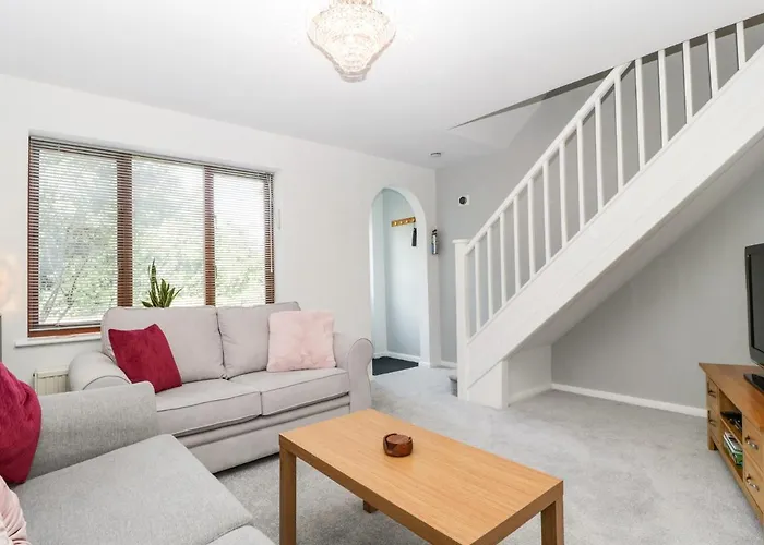 16 Mythern Meadow